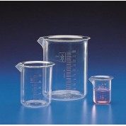 Žema, skaidraus PMP stiklinė (Kartell) Žema, skaidraus PMP stiklinė (Kartell)